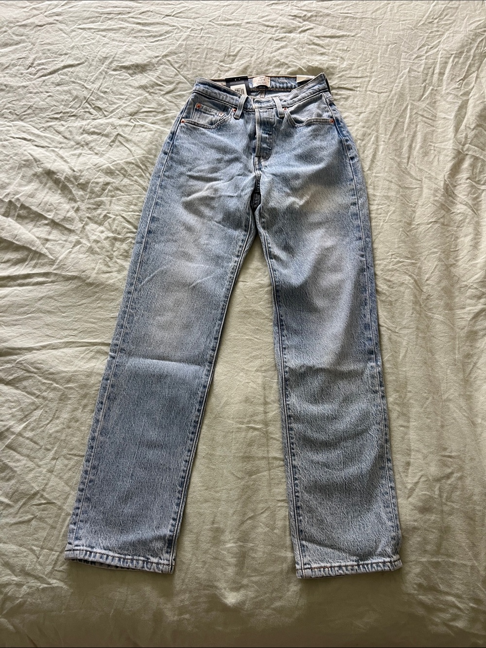 Levi’s 501 curve jeans in light wash